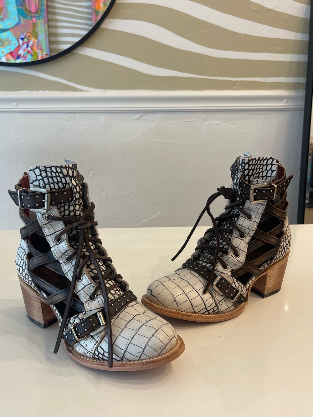 Freebird Cheyenne Booties White Croc-Textured Lace-Up Cutouts Size 9